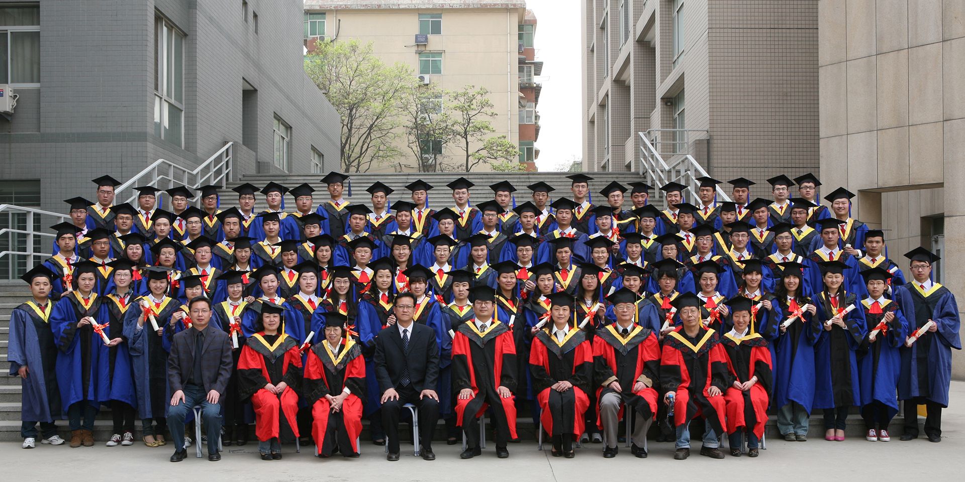 豆花视频
2011届研究生毕业合影